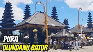 pura ulundanu batur diiringi kidung wargasari dan gong lelambatan 