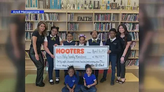 Hooters raises more than 48 000 for Chicago school