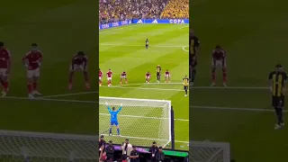 تصدي محمد الشناوي لاعب النادي الاهلي ضربة جزاء من كريم بنزيمة 