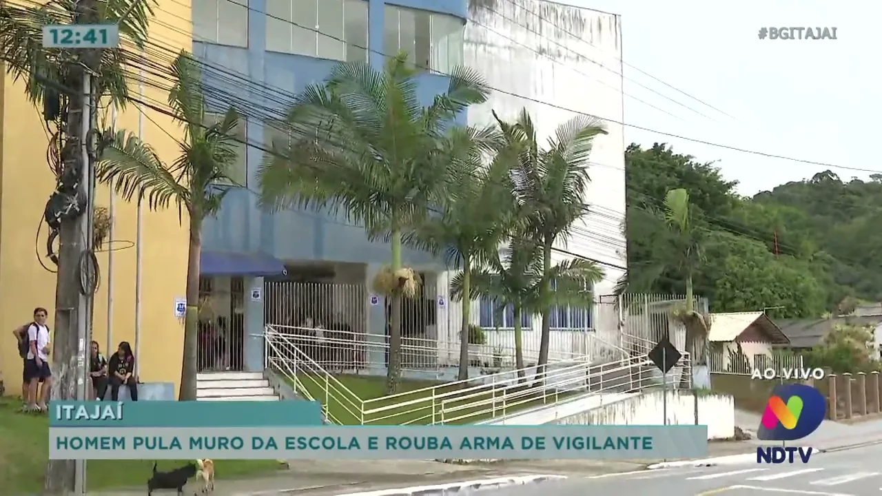 Homem pula muro da escola e rouba arma de vigilante em Itajaí