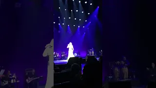على حس حكايتنا  اوبرا دبي  اليسا   ٢٠٢٥ دندنها