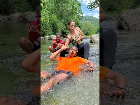 CUANDO MI HIJO QUIERE LLORAR EN EL RÍO 👦🏽🌊🤣🌴 #shorts #rio #funny