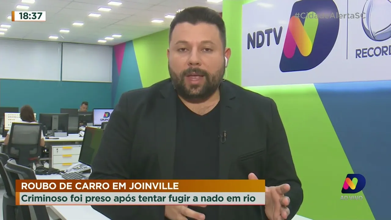 Jovem tenta fugir da polícia, após roubar um veículo, pulando no rio