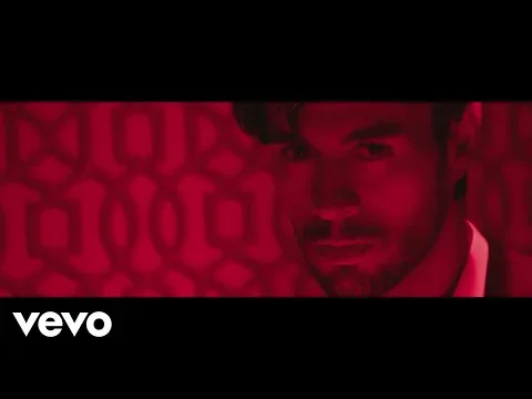 Download MP3 Enrique Iglesias - EL BAÑO ft. Bad Bunny