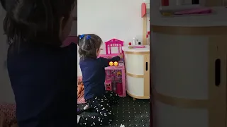 عم ترتيب تياب باربيات مشاكسه هوناز Kinder 