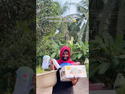 നബിദിന പരിപാടി കഴിഞ്ഞ് സമ്മാനം വാങ്ങിവരുന്ന പെൺകുട്ടികൾ🫠