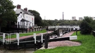 Ep 61 | Back in the UK Gongoozaling | Local Pubs and Locks with Aussie Friends