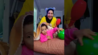 طفل يضحك دندنها