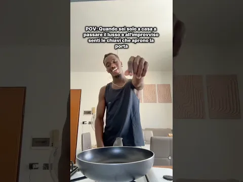 Quando sei a casa da solo 😭