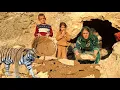 Download Lagu “Nomadic mother struggles to protect her children from the cold and wild animals.”