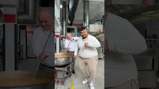 رقص الشاب التركي المشهور ياسين جنكيز 