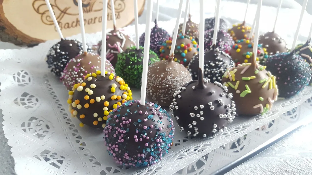 Schnelle Cake Pops für Zwischendurch mit einfachKochen. 