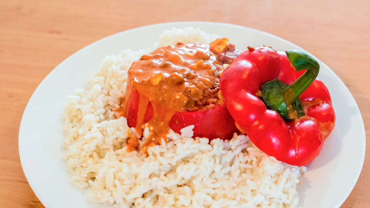 VEGETARISCH gefüllte Paprika mit Reis & Champignons - einfach & lecker. 