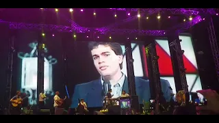 انا مهما كبرت صغير   عمرو دياب من حفل موسم الرياض دندنها