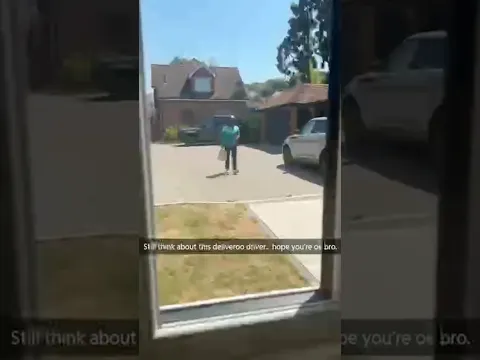 This delivery guy needed therapy after this 😬