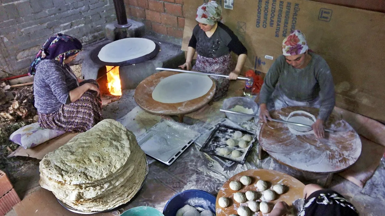 Turkish Yufka Bread Recipe Big Thin Roti and Tradational Gozleme Borek Making