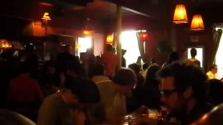 رستوران شلوغ دندنها