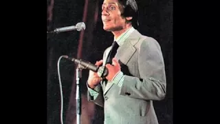 مقطع و لا أروع من قارئة الفنجان      عبد الحليم حافظ دندنها