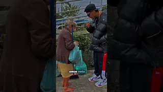 Ajudando Pessoas Na Rua Silvercop 