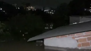 La crecida del río no se detiene: barrio bajo agua en Ciudad del Este
