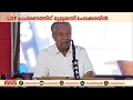 'ഒരാൾ ഗോൾവാൾക്കറുടെ ചിത്രത്തിന് മുന്നിൽ വിളക്കുകൊളുത്തി വണങ്ങി നിന്നു'