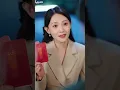 그녀는 남자친구를 구하기 위해 유명한 의사를 찾아갔,그가 첫사랑과 결혼하는 것을 목격하고 말았다!그녀는 돌아서서 떠났지만, 그는 갑자기 전 세계를 돌아다니며 그녀를 찾기 시작했다!