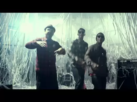 Download MP3 Bondan Prakoso, Fade2Black - Tak Terkalahkan (Video Clip)