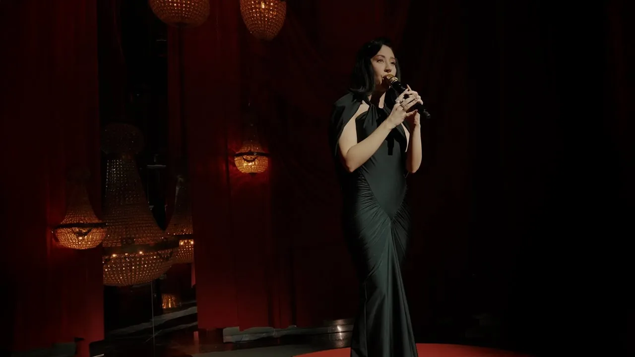 Nicole Cherry - O femeie iubeste mult (Live at MiNA Museum)