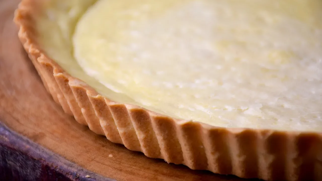 Massa que derrete na boca e aguenta 1 mês fora da geladeira!! Tortas Doces (Receita Fácil). 