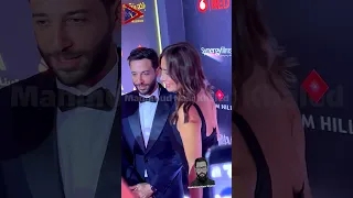 حلا شيحة تقبل كريم قاسم في عرض فيلم ولاد رزق ٣ دندنها