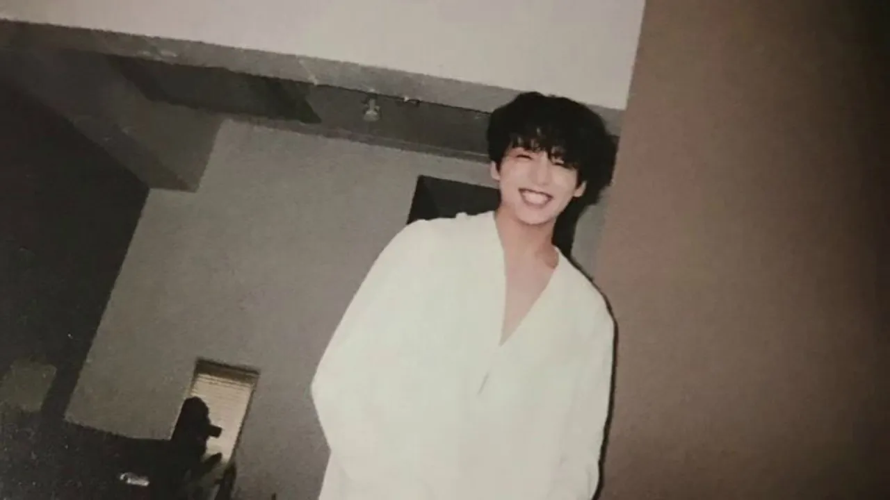 10 mins of jungkook decalcomania because we all need it