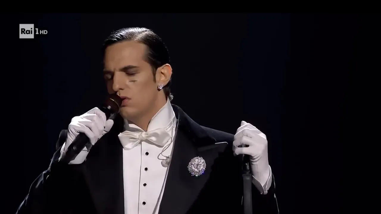 Achille Lauro - Incoscienti giovani - live Sanremo 2025 Achille Lauro - Incoscienti giovani - live Sanremo 2025