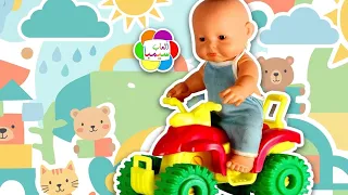 مغامرة البيبي الصغير بالموتوسيكل السريع! 🏍️👶 أجمل ألعاب العرايس والأطفال 🌈✨Baby Doll Motorbike Toy