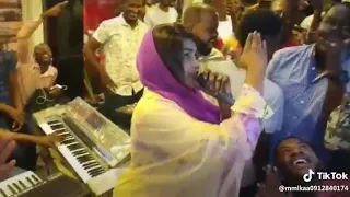 انا بركب الطياره زنق دندنها