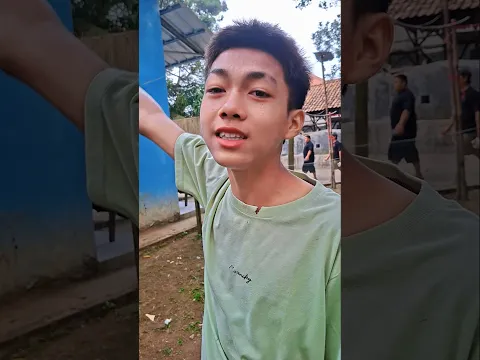 ondel-ondel jatuh dari atas genteng