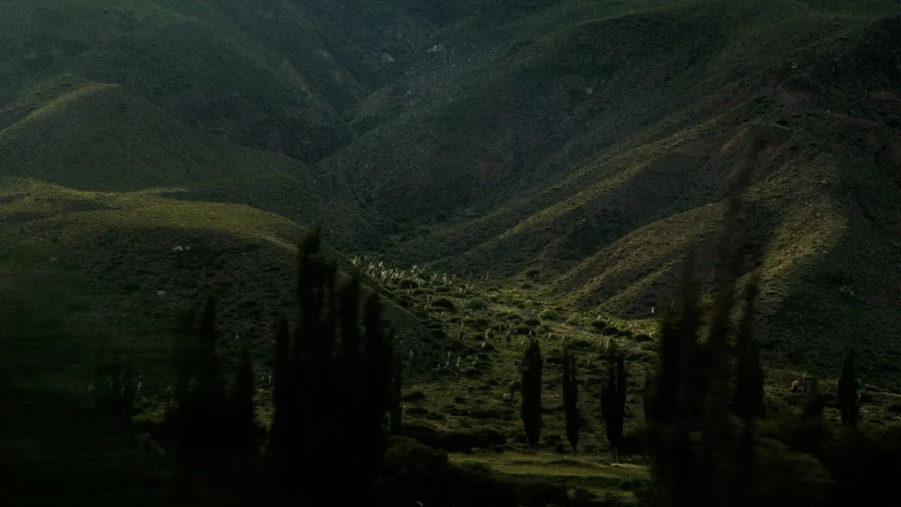 Cazzu - Que Disparen (Visualizer) Cazzu - Que Disparen (Visualizer)