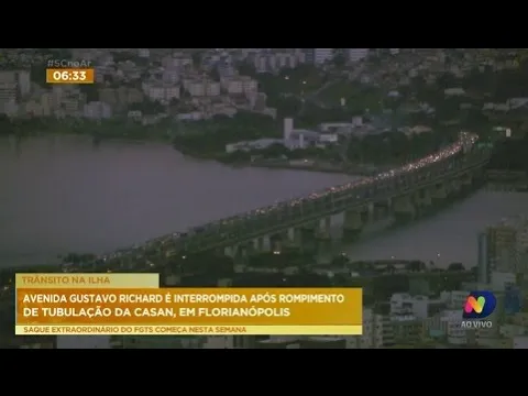 Avenida Gustavo Richard é bloqueada após rompimento de tubulação e causa caos no trânsito de Florianópolis