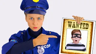 Download Super Senya and Mom play Police MP3