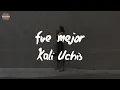 Kali Uchis - fue mejor (feat. SZA) (Lyric Video)