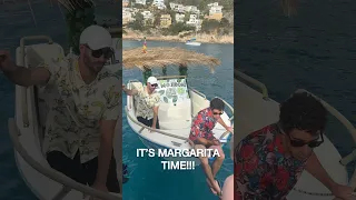 The best time of the week… when the cocktail boat arrives! Happy Friday! #sailing #fridayvibes