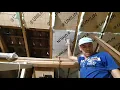 Download Lagu Dakpannen isoleren op zolder. / Insulate the attic roof tiles.