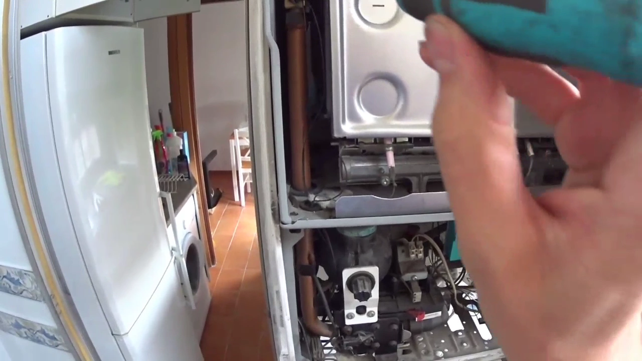 Высокое давление в двухконтурном котле Saunier Duval,устраняем своими руками!