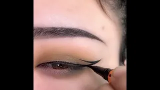 طريقه رسم الايلاينر الهبه الجديدة ابلاينير المزدوج مكياج ايلاينر 