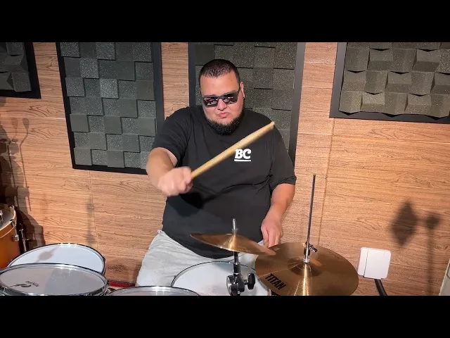 Bell Titan Tremor Series 08