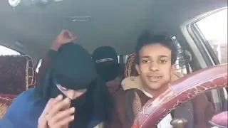 شاهد اثنين شباب يمنين معئ بنات في الباص دندنها