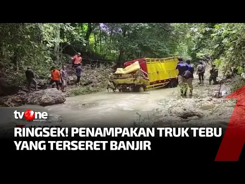 Truk Bermuatan Tebu Terseret Banjir di Blitar, 4 Orang Hilang