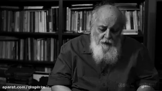 نشسته ام به در نگاه میکنم دری که آه میکشد 