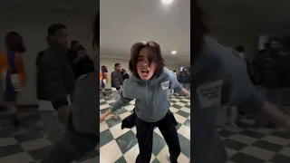 لا يفوتكم ردحة صنع في الكويت أحلى گايز 