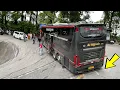Download Lagu SALAH PERHITUNGAN !!! Tersangkut Parah, Semua Penumpang Diturunkan Bus Tak Bisa Bergerak Maju Mundur