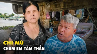 Chị mù từ 3 tuổi, nuôi em tâm thần nửa thế kỷ thật kỳ tích